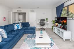 Beachside w/Parking - Las Olas, Airport, Port Evg