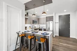Cozy Stylish retreat - NYC & NWK w/free parking