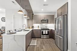 Cozy Stylish retreat - NYC & NWK w/free parking