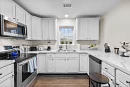 Home Sweet Home - NWK & NYC w/free parking