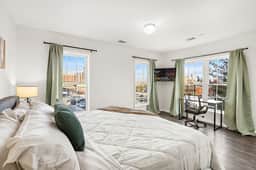 Urban Haven XL - NYC & Newark w/free parking