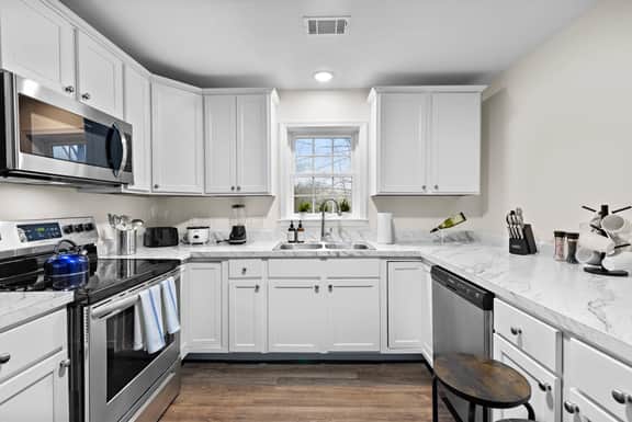Home Sweet Home - NWK & NYC w/free parking
